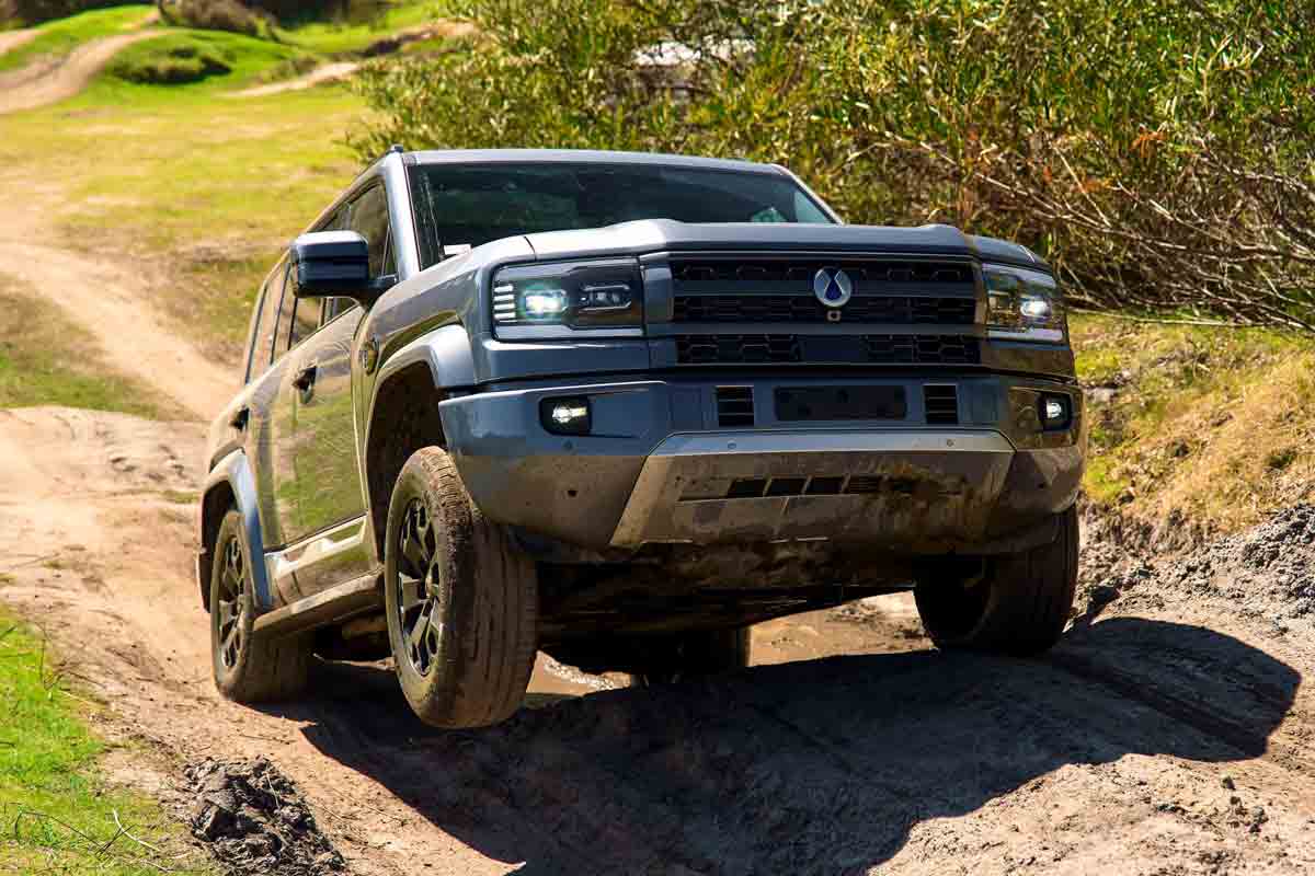 دنزا B5: یک SUV هیبریدی لوکس با ویژگی‌های منحصر به فرد