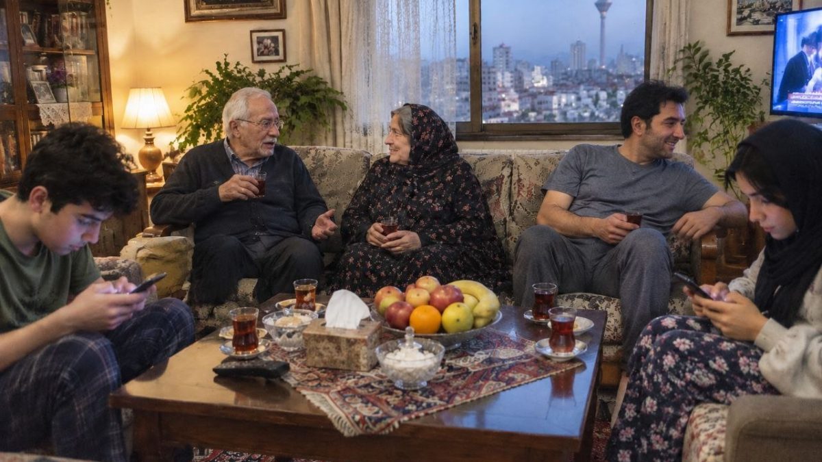 قوانین جدید برای دورهمی‌های خانوادگی: بدون موبایل، با ارتباط واقعی