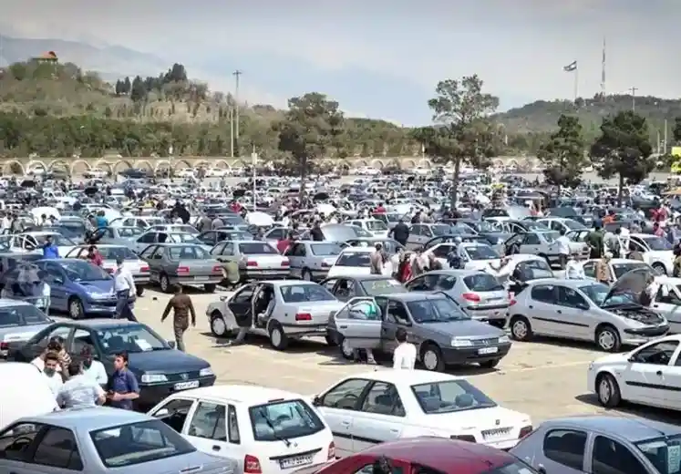توقف موقت قیمت‌گذاری در پلتفرم‌های خودرویی به دلیل نوسانات دلار
